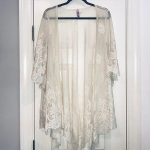 Cream Lace Kimono ⭐️
